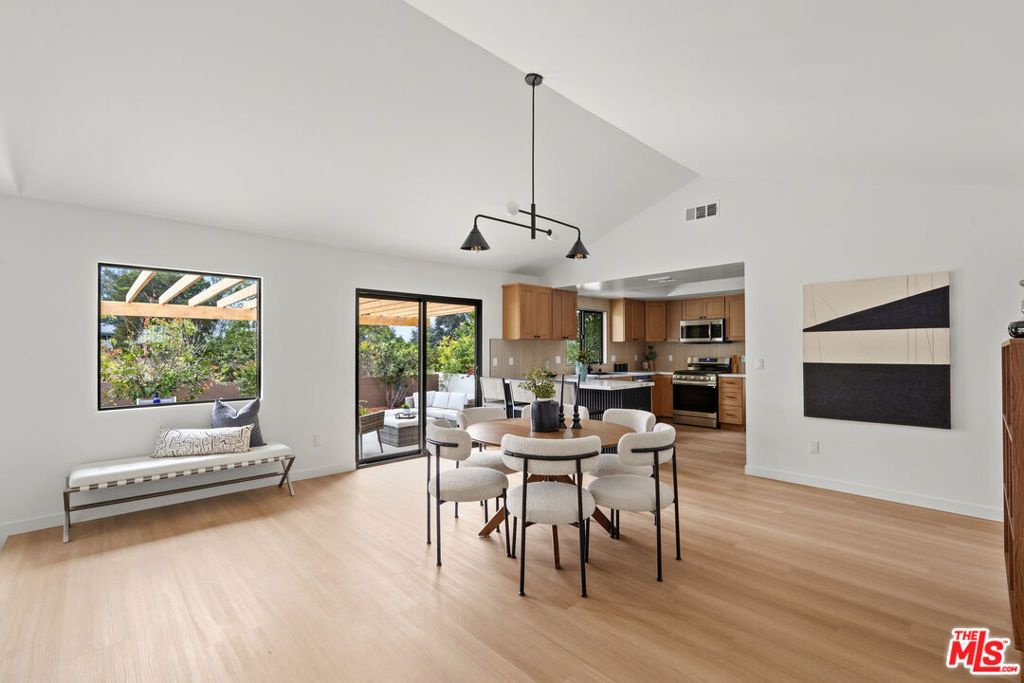 Image 18 of property listing at 974 La Canada Verdugo Road, Pasadena, CA 91103