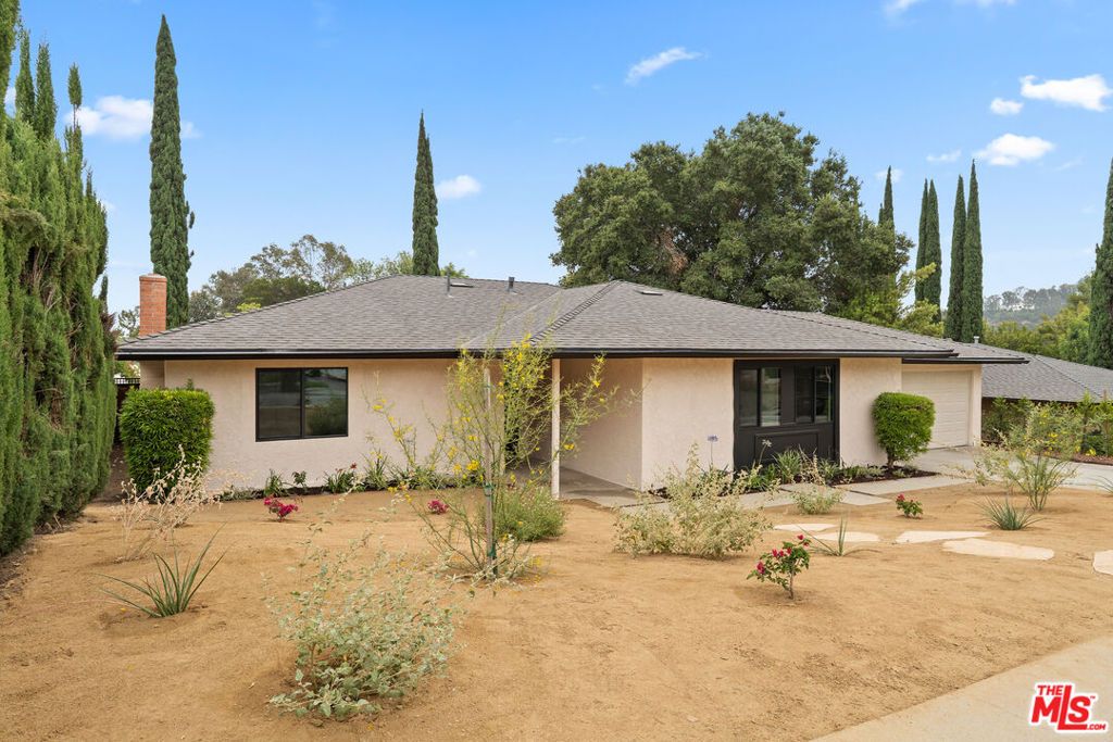 Image 1 of property listing at 974 La Canada Verdugo Road, Pasadena, CA 91103