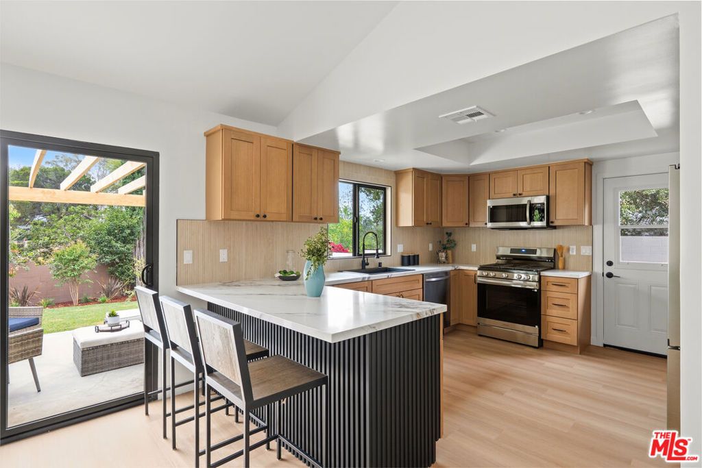 Image 21 of property listing at 974 La Canada Verdugo Road, Pasadena, CA 91103