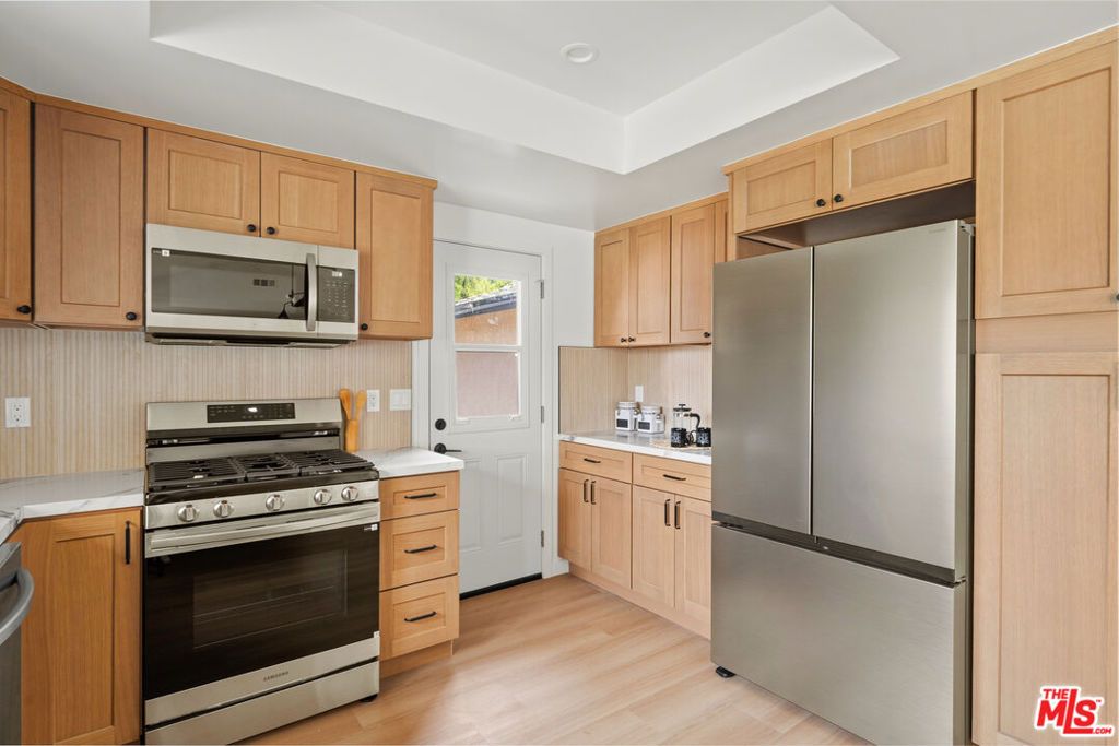Image 22 of property listing at 974 La Canada Verdugo Road, Pasadena, CA 91103