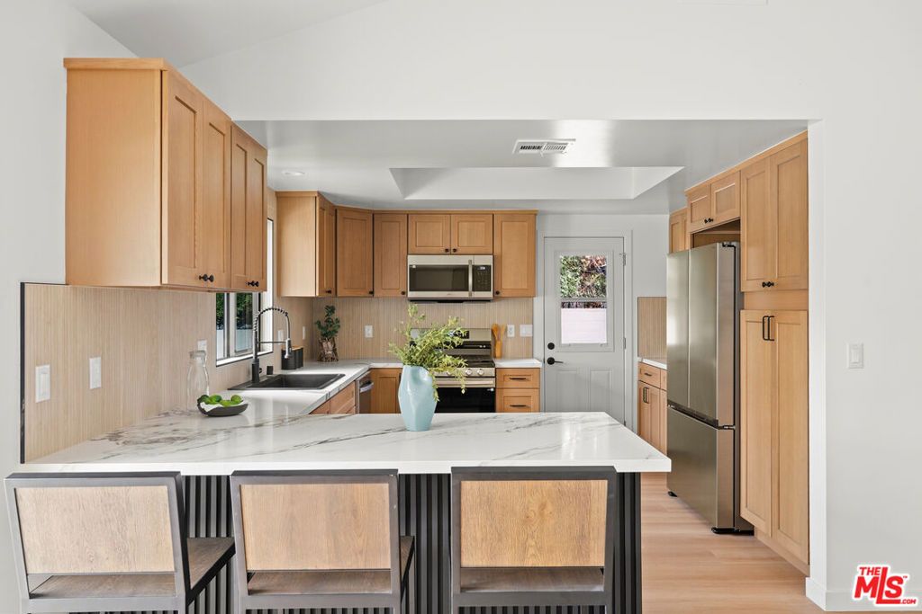 Image 24 of property listing at 974 La Canada Verdugo Road, Pasadena, CA 91103