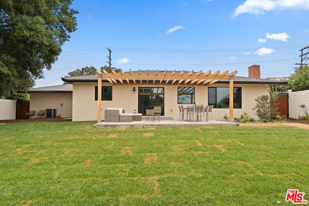 Image 27 of property listing at 974 La Canada Verdugo Road, Pasadena, CA 91103