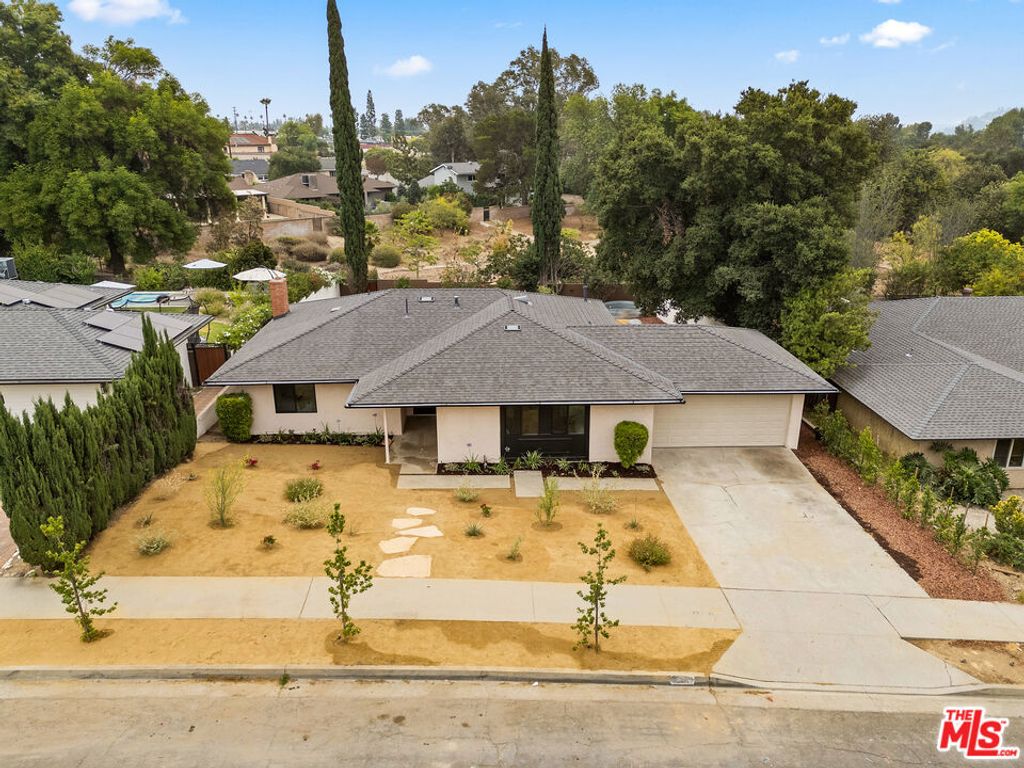 Image 32 of property listing at 974 La Canada Verdugo Road, Pasadena, CA 91103