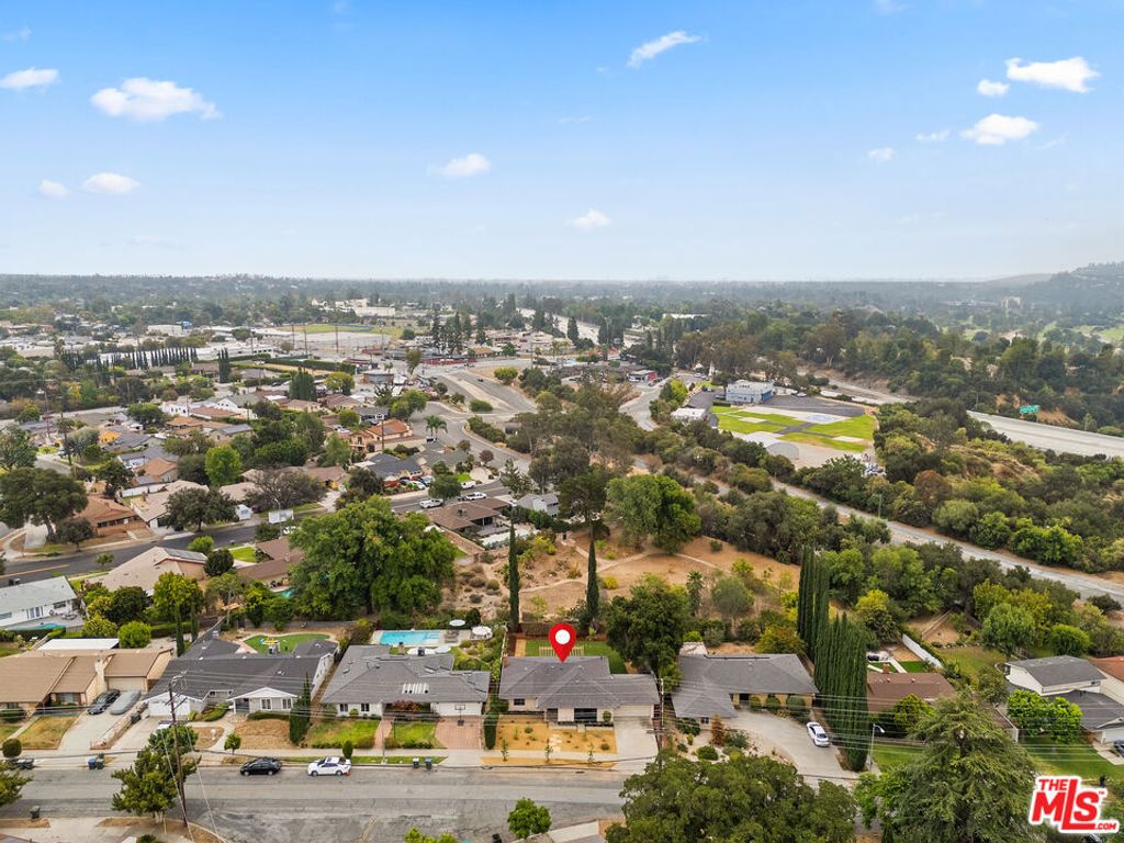 Image 33 of property listing at 974 La Canada Verdugo Road, Pasadena, CA 91103