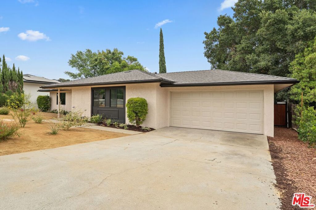 Image 3 of property listing at 974 La Canada Verdugo Road, Pasadena, CA 91103