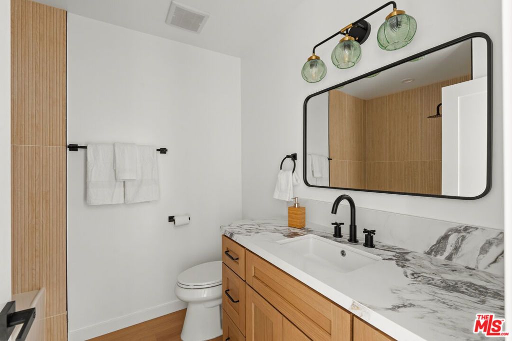 Image 7 of property listing at 974 La Canada Verdugo Road, Pasadena, CA 91103