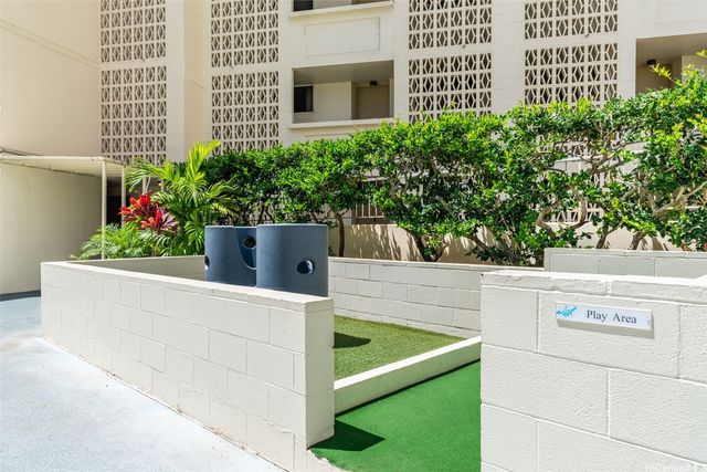 469 Ena Road 1512, Honolulu, HI 96815