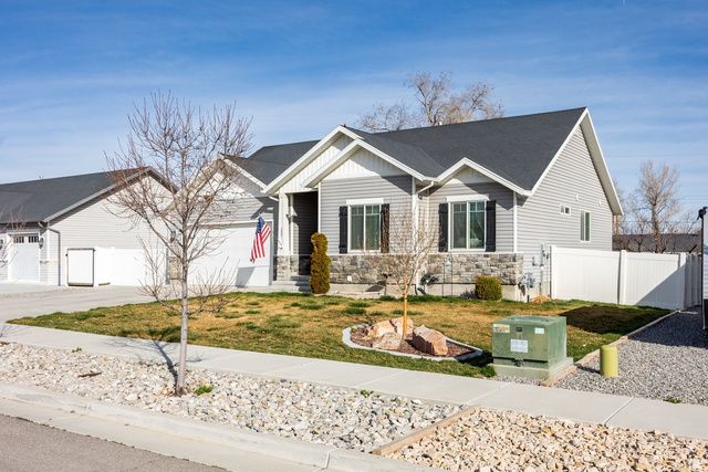 237 E TATE CT, Grantsville, UT 84029