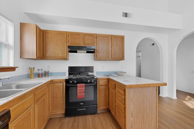 9 Apache Plume Road, Los Lunas, NM 87031