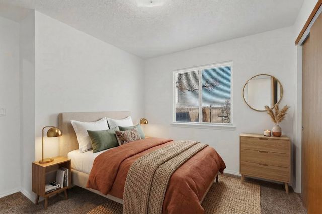 9 Apache Plume Road, Los Lunas, NM 87031