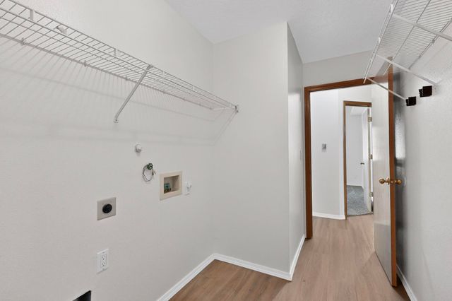 9 Apache Plume Road, Los Lunas, NM 87031