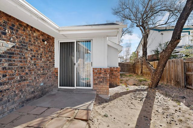 9 Apache Plume Road, Los Lunas, NM 87031