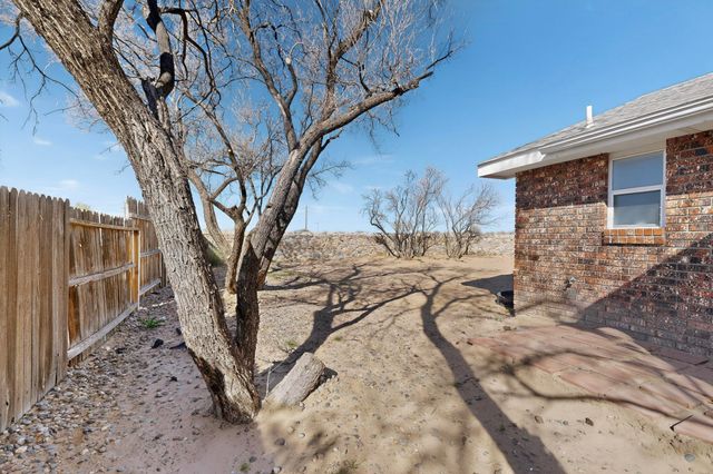 9 Apache Plume Road, Los Lunas, NM 87031