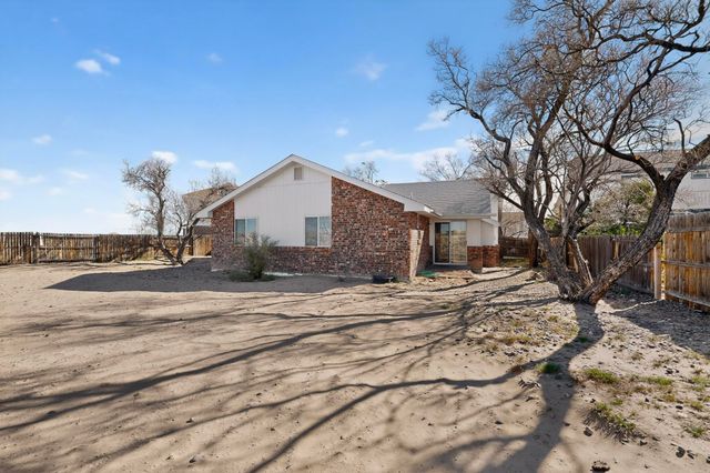 9 Apache Plume Road, Los Lunas, NM 87031