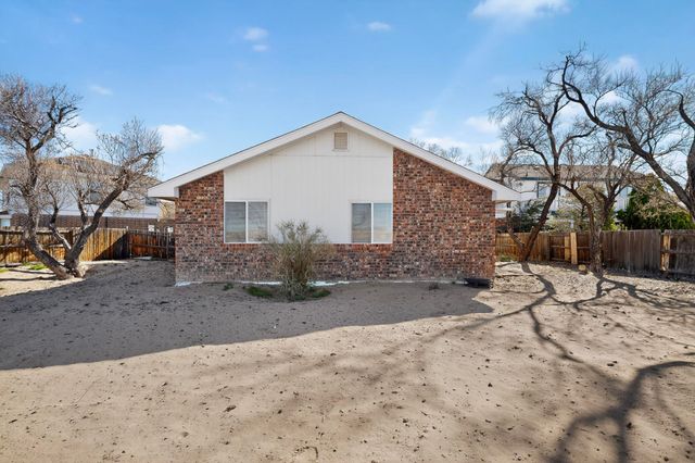 9 Apache Plume Road, Los Lunas, NM 87031