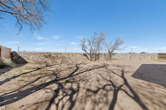 9 Apache Plume Road, Los Lunas, NM 87031