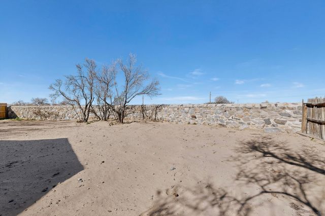 9 Apache Plume Road, Los Lunas, NM 87031