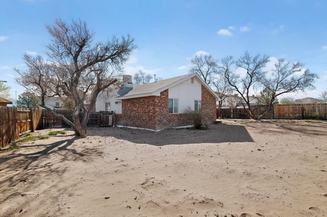 9 Apache Plume Road, Los Lunas, NM 87031