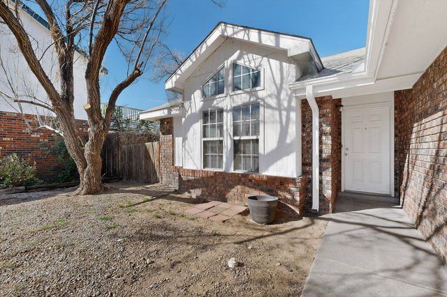 9 Apache Plume Road, Los Lunas, NM 87031