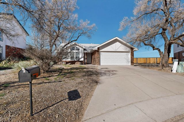 9 Apache Plume Road, Los Lunas, NM 87031