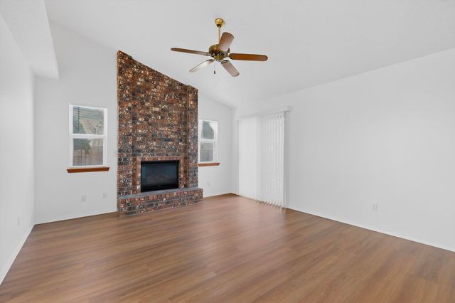 9 Apache Plume Road, Los Lunas, NM 87031