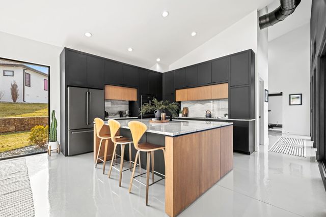 861 Bantry Court, Nixa, MO 65714