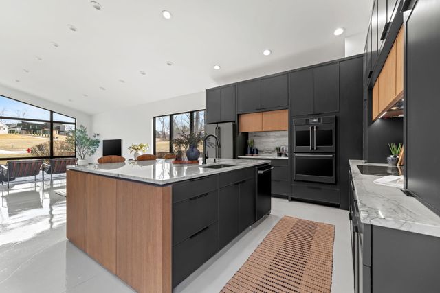 861 Bantry Court, Nixa, MO 65714