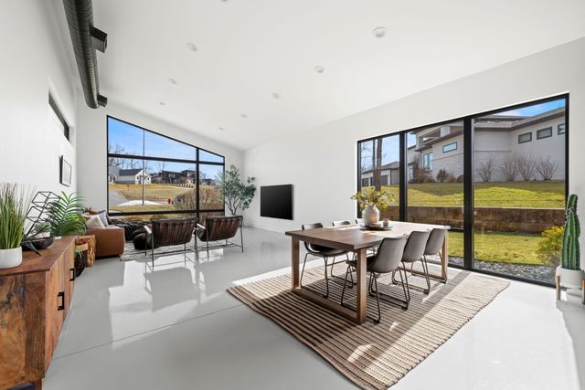 861 Bantry Court, Nixa, MO 65714