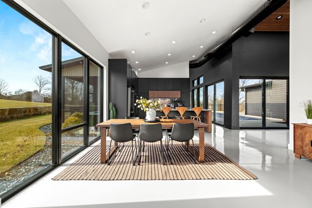 861 Bantry Court, Nixa, MO 65714