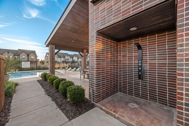 2610 La Cala Drive, Grand Prairie, TX 75054