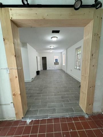 611 NE 86 st, Miami, FL 33138