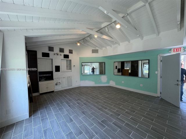 611 NE 86 st, Miami, FL 33138