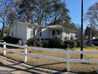 9 E Meadow Lane SW, Conyers, GA 30012