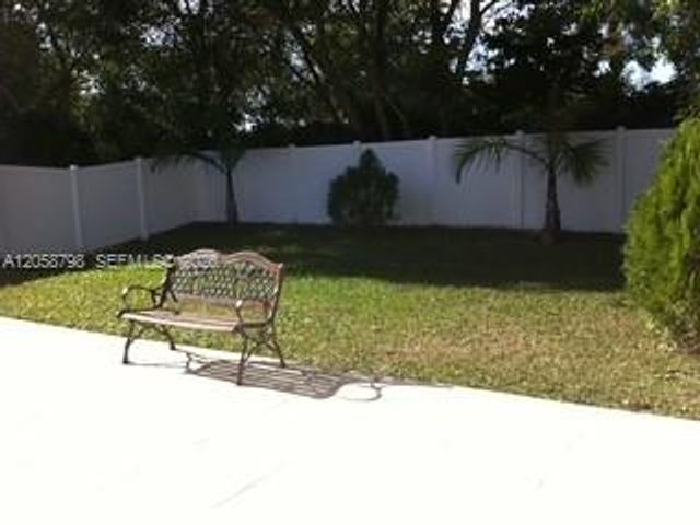 818 Garnet Circle, Weston, FL 33326