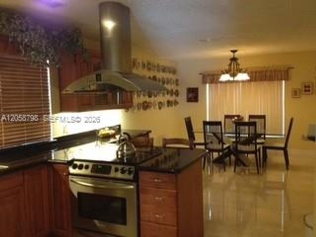 818 Garnet Circle, Weston, FL 33326