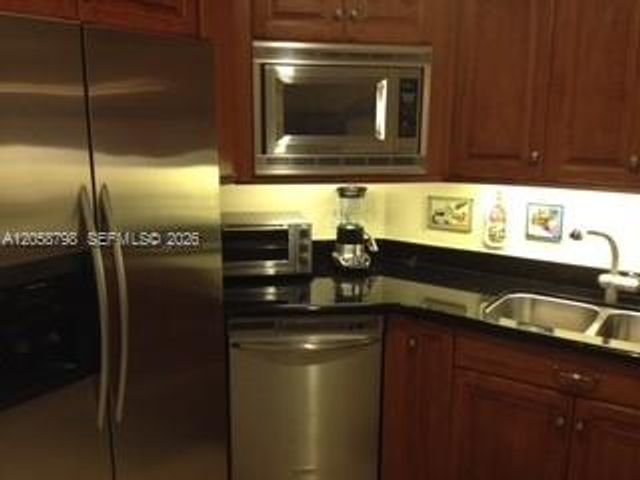818 Garnet Circle, Weston, FL 33326