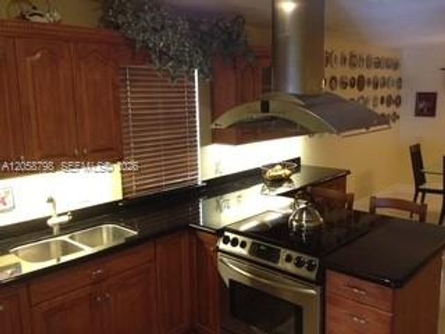 818 Garnet Circle, Weston, FL 33326