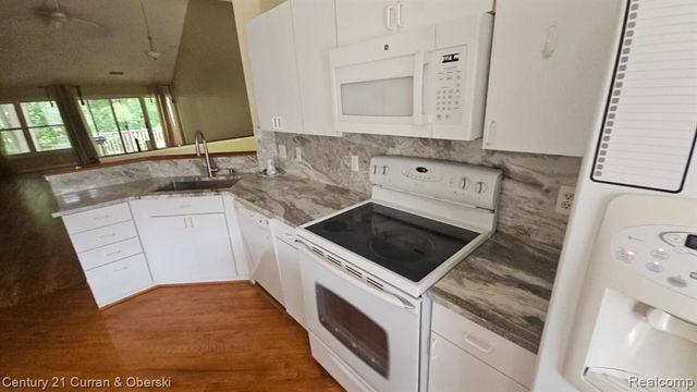 5237 Royal Vale Lane, Dearborn, MI 48126