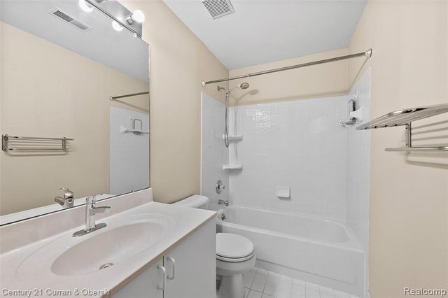5237 Royal Vale Lane, Dearborn, MI 48126