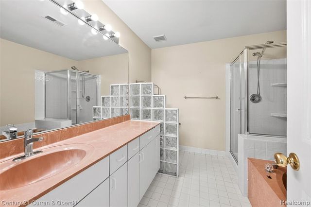 5237 Royal Vale Lane, Dearborn, MI 48126