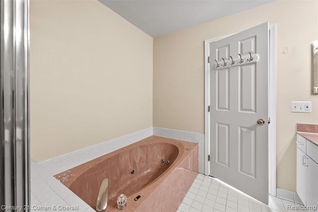 5237 Royal Vale Lane, Dearborn, MI 48126