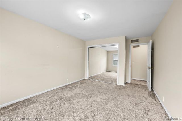 5237 Royal Vale Lane, Dearborn, MI 48126