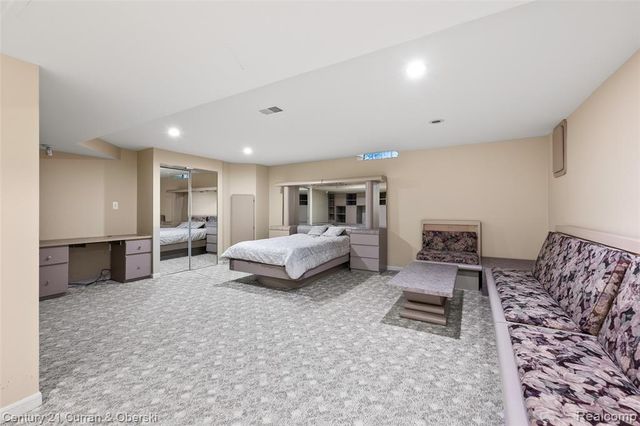 5237 Royal Vale Lane, Dearborn, MI 48126