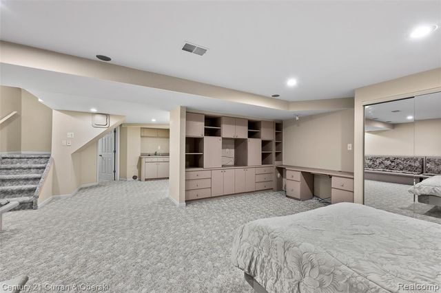 5237 Royal Vale Lane, Dearborn, MI 48126