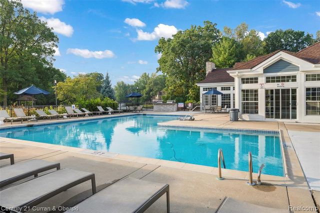 5237 Royal Vale Lane, Dearborn, MI 48126