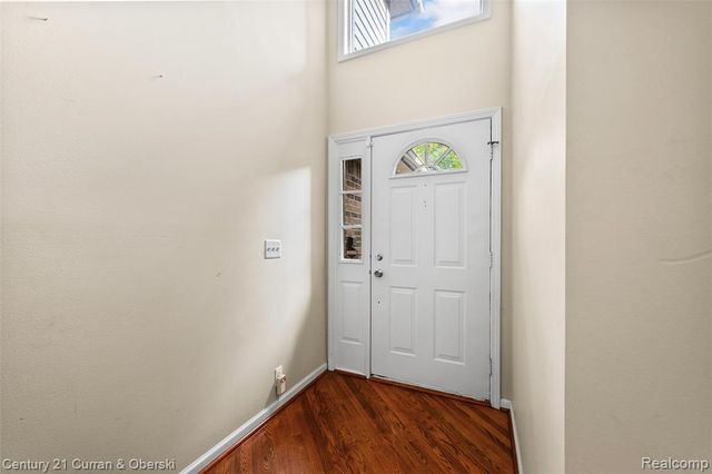 5237 Royal Vale Lane, Dearborn, MI 48126