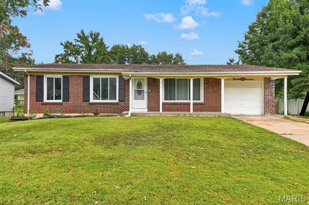 1319 Coppergate Lane, Spanish Lake, MO 63138