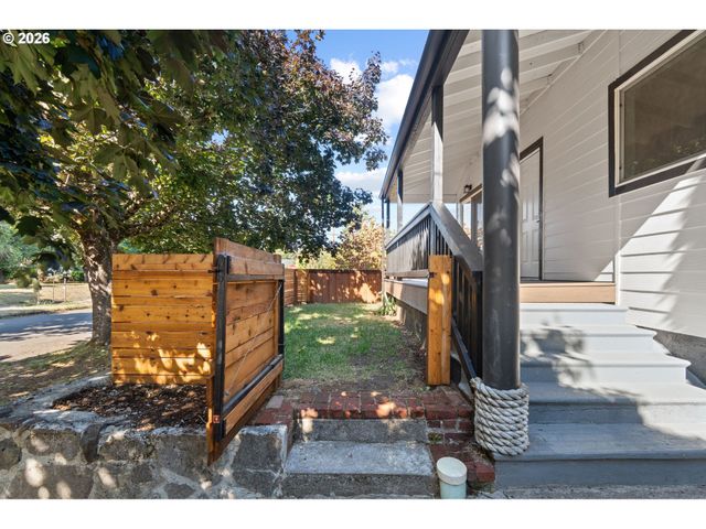 6023 N AMHERST St, Portland, OR 97203