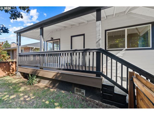 6023 N AMHERST St, Portland, OR 97203