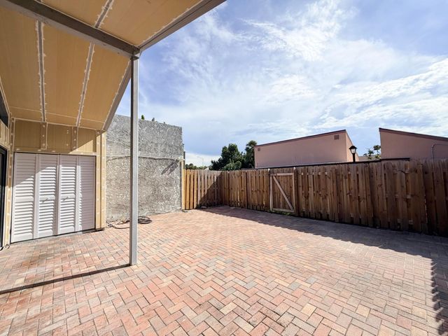 1720 NW 73rd Avenue, Plantation, FL 33313